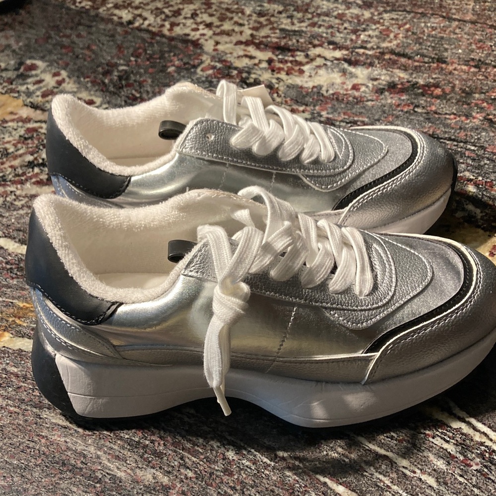 No Boundaries Retro Metallic Silver and Black Sneakers